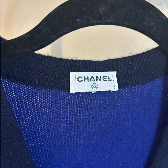 Vintage Chanel Navy Blue Women's Cardigan Sweater 100% Cashmere size 1 - Picture 4 of 11
